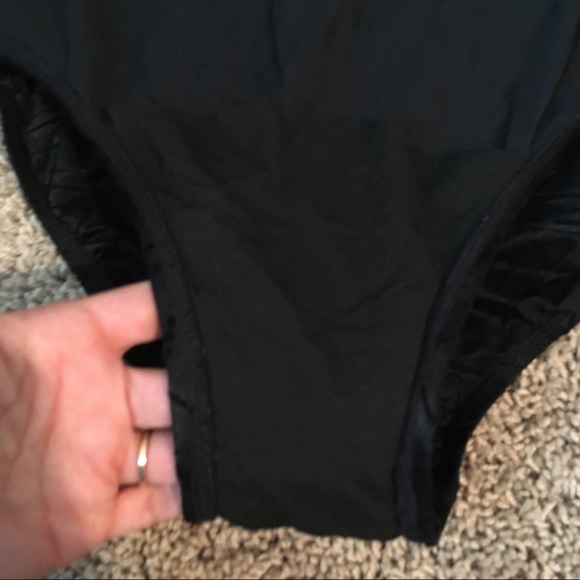 Liz Claiborne Black One Piece SwimSuit Crochet lace pattern Built-in Pad Size 10 - Picture 10 of 16
